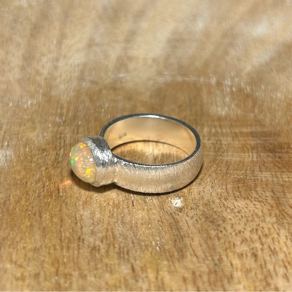NWOT Natural Oval Shape Multi Fire Ethiopian Opal 925 Sterling Silver Ring - Picture 7 of 14